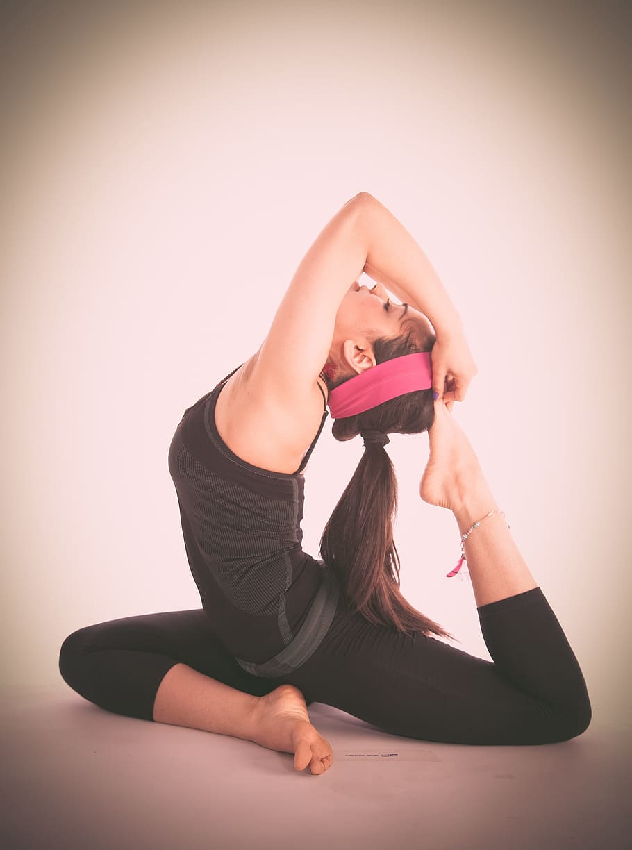 woman in black sleeveless shirt doing yoga, gymnastics, workout, HD wallpaper