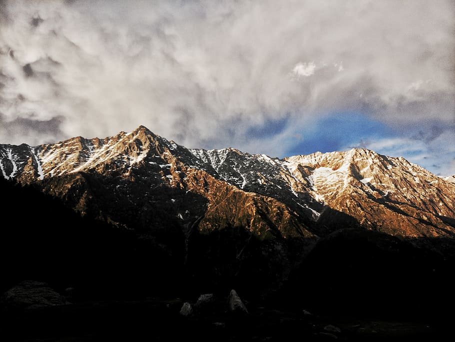 mountain ranges under cloudy sky during daytime, brown and white mountains under white cloudy skies at daytime HD wallpaper