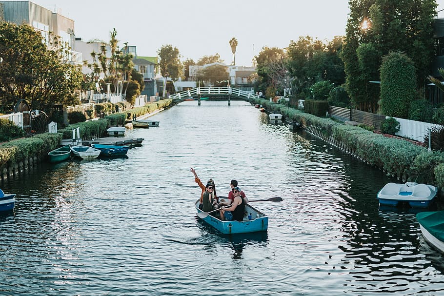 two person on blue boat during daytime, people rowing wooden boat on the river HD wallpaper