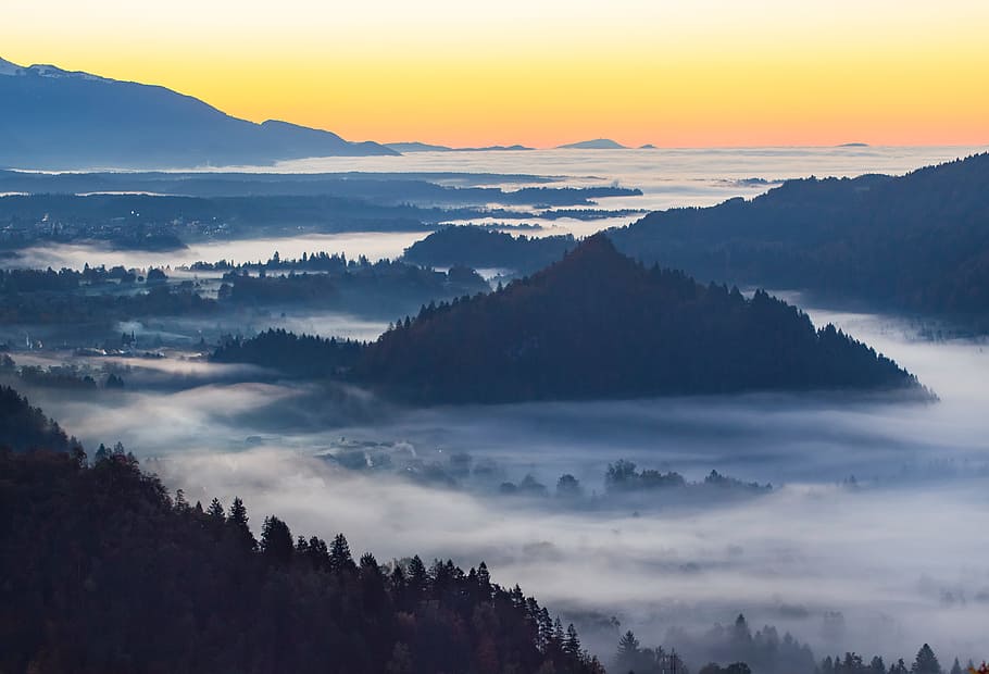 fog covered mountains, mountains near body of water, aerial photo HD wallpaper