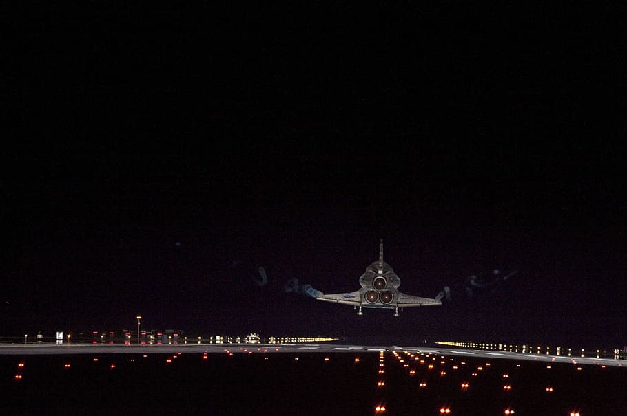 space shuttle endeavour, landing, night, lights, runway, dark