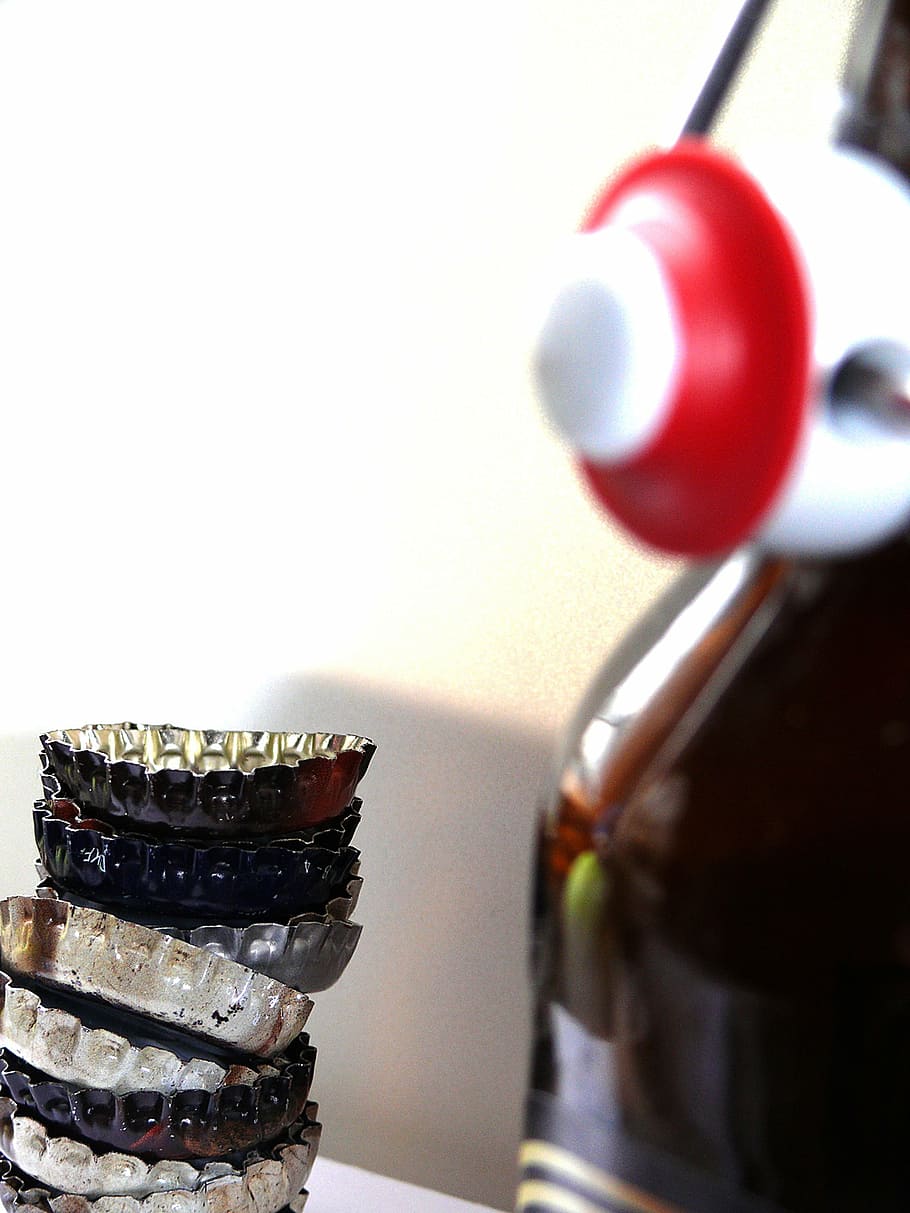 bottle caps, bottle closure, encapsulate, beer bottle, glass bottle HD wallpaper
