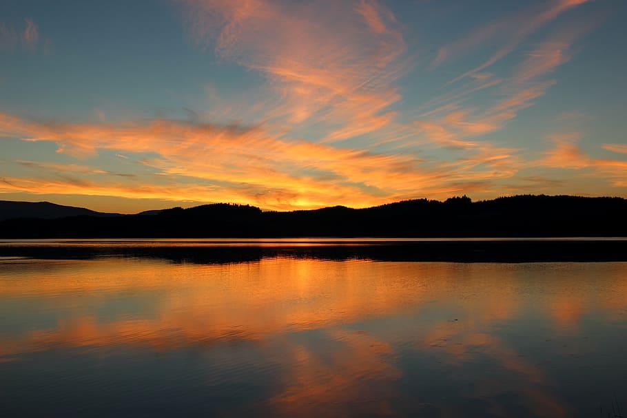 silhouette photo of body of water and mountains, dusk, sunset HD wallpaper
