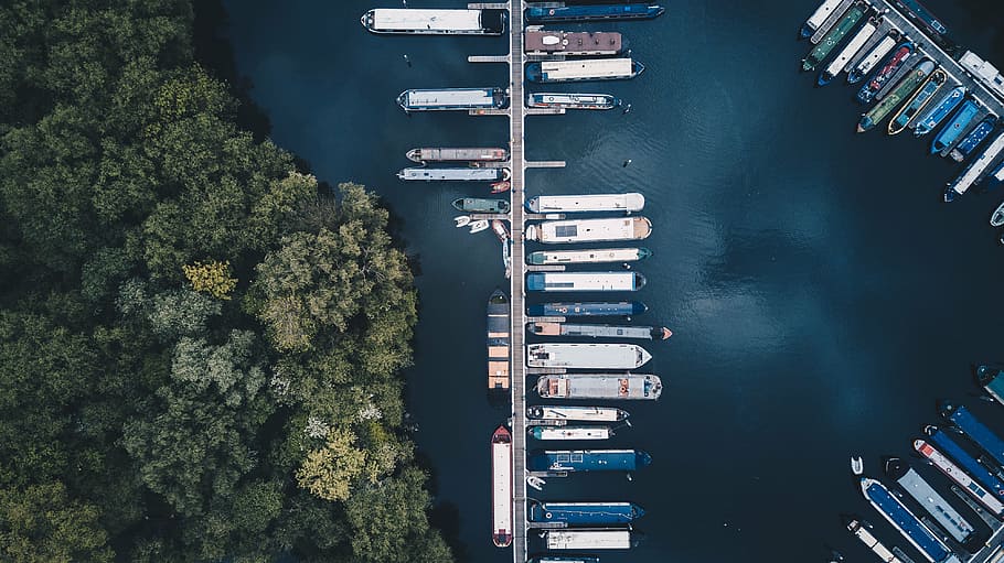 aerial photo of boats dock during daytime, pathway, sea, ocean HD wallpaper