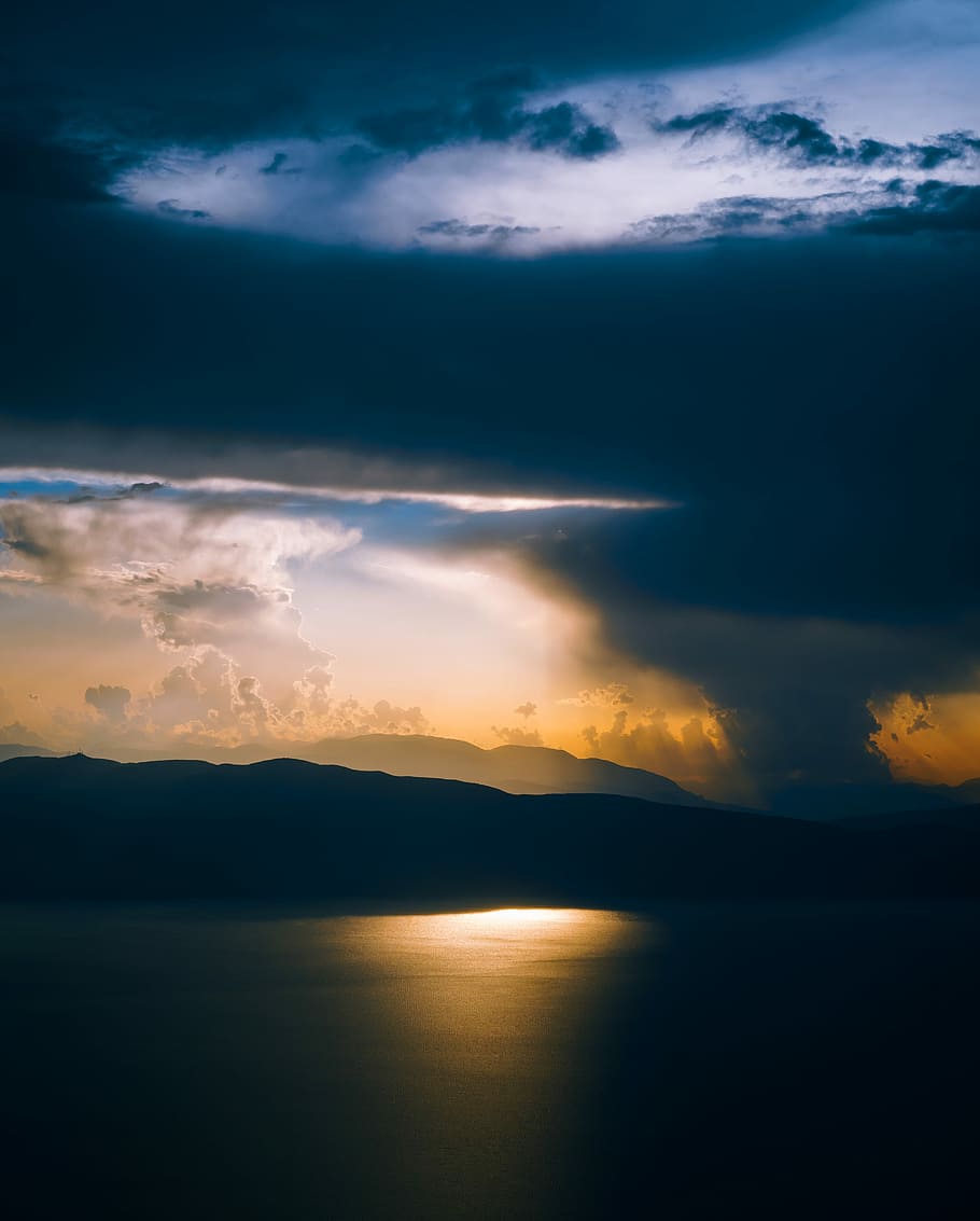 silhouette of mountain and sky near body of water, silhouette photo of mountain and clouds HD wallpaper