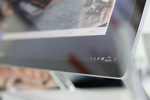 silver flat screen monitor displaying menu bar, windows, microsoft HD wallpaper