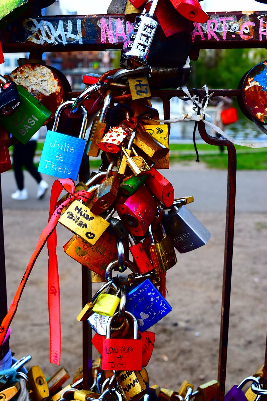 berlin, castle, wall, key, padlock, love, safety, love lock HD wallpaper