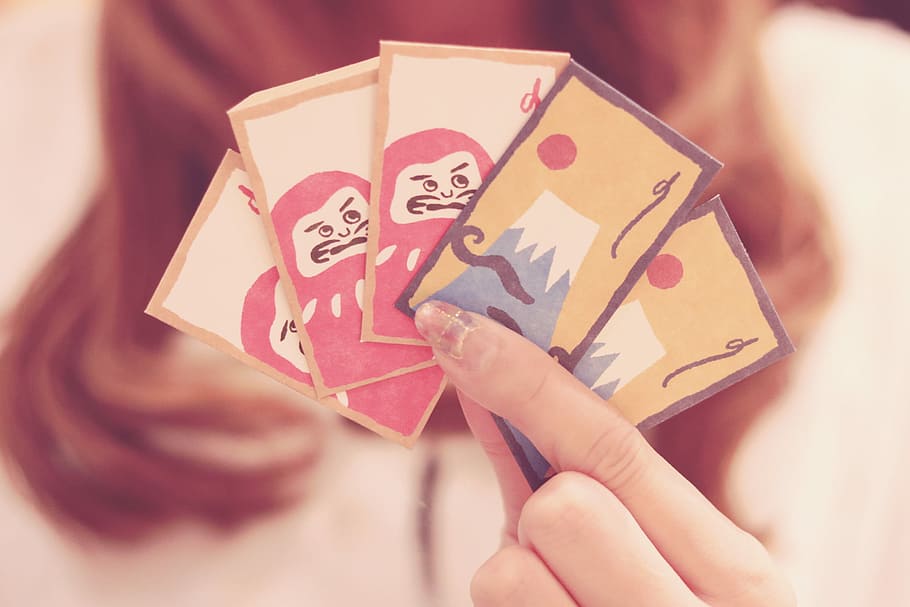 macro shot photography of five playing cards, women, people, holding HD wallpaper