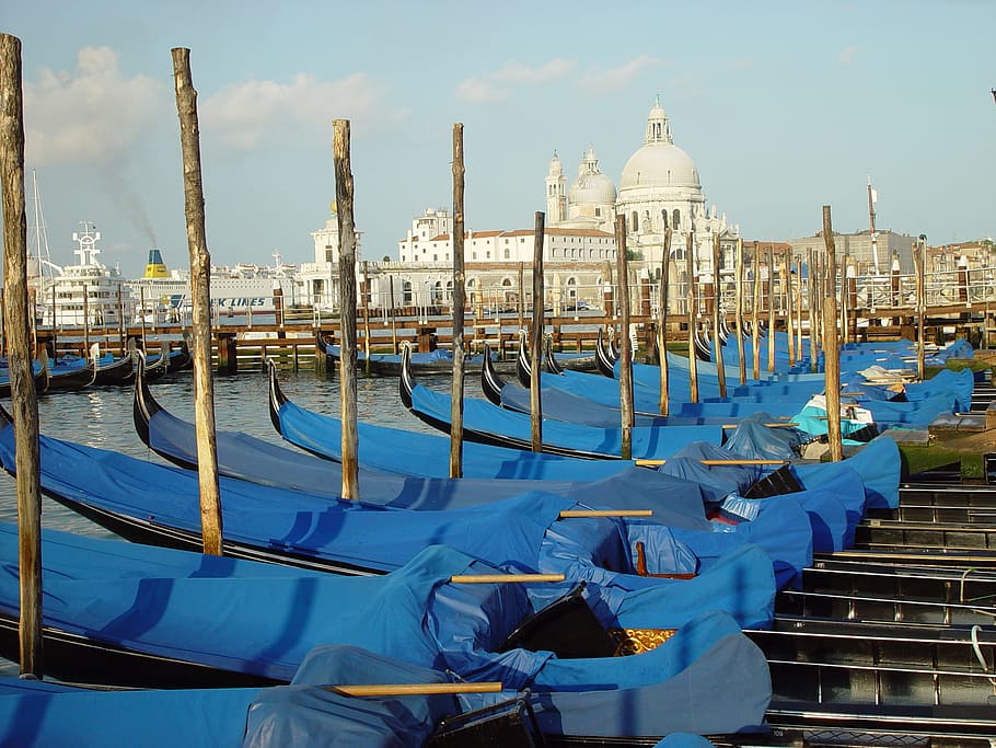 Gondolas, Venice, Italy, gondola - traditional boat, travel destinations HD wallpaper
