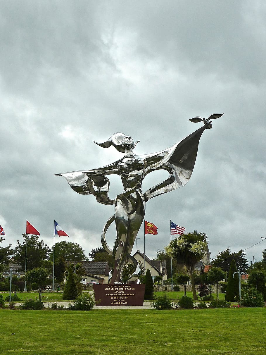 oudenaarde, sculpture, metallic, chrome, symbol, statue, cloud - sky HD wallpaper