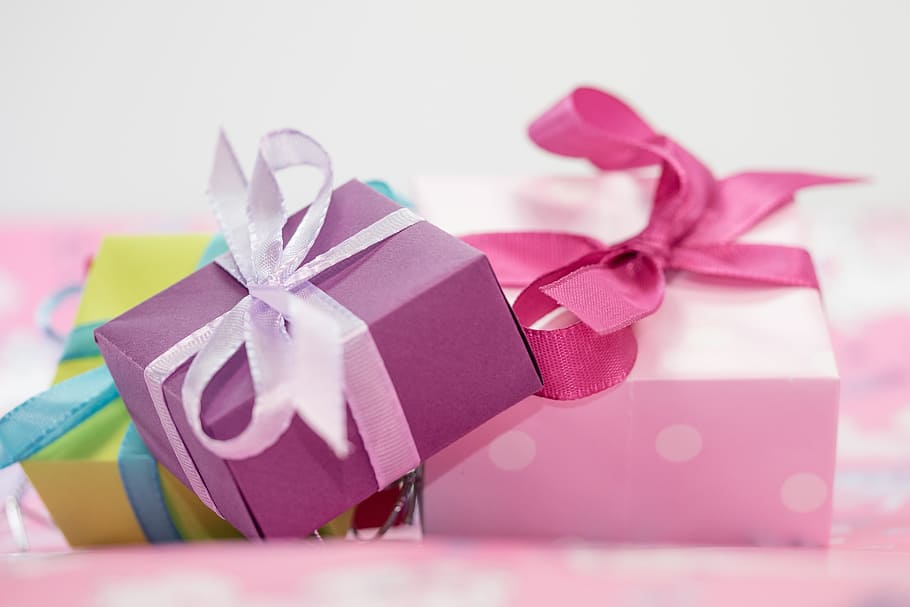 selective-focus assorted-color jewelry boxes, gift, made, package HD wallpaper