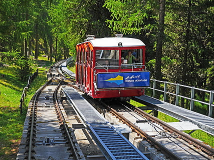 funicular railway, dodging, encounter, mountain ride, descent HD wallpaper