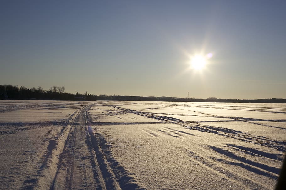 snow, tracks, sun, cold, winter, snowy, icy, ice, horizon, trail HD wallpaper