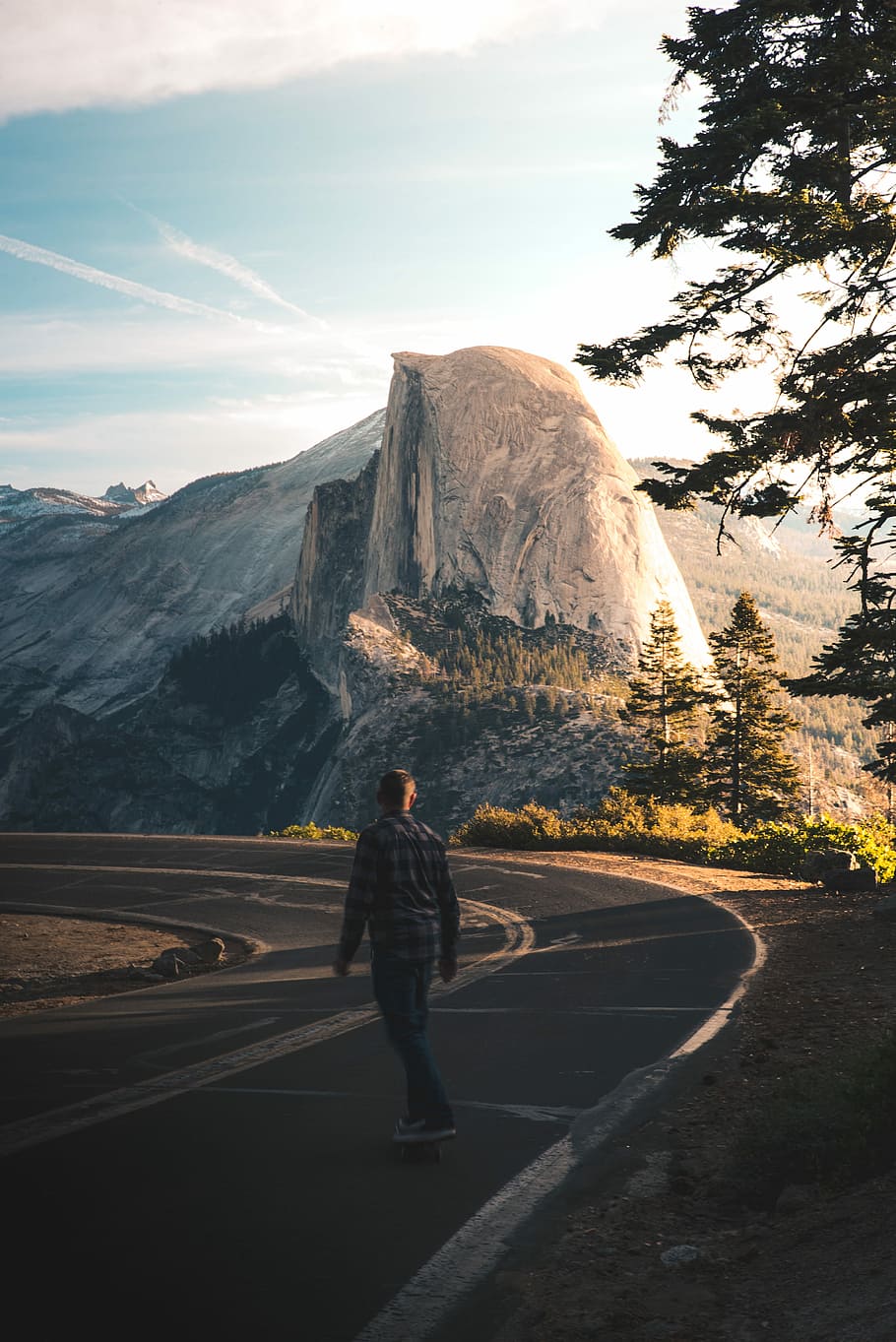 man playing skateboard on road, man skateboarding on the road HD wallpaper