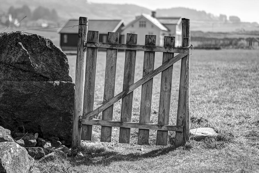 Gate, House, Bw, field, rural scene, outdoors, day, no people HD wallpaper
