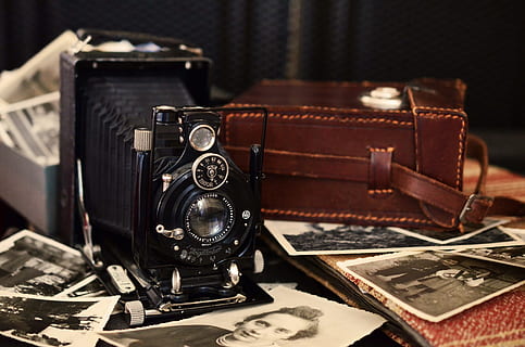 vintage camera beside leather bag, old, antique, voigtlander HD wallpaper