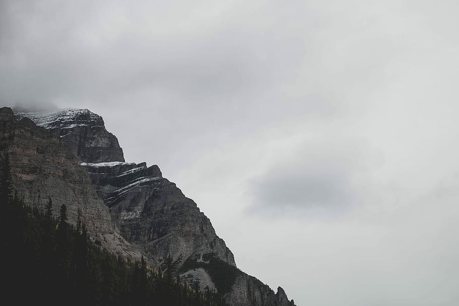 scenery of mountain and trees, gray mountain under gray sky, cliff HD wallpaper