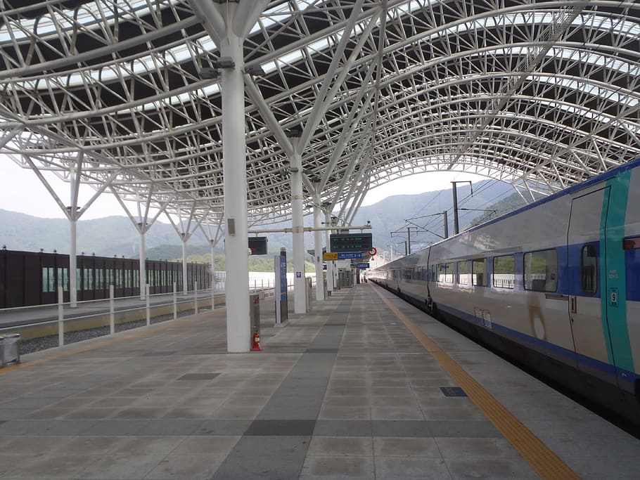 empty subway station during daytime, railway station, korea HD wallpaper