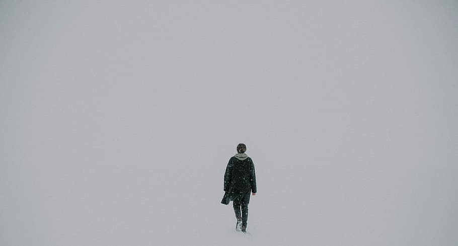 man walking on white surface, person with scarf walking on snow filled area, HD wallpaper