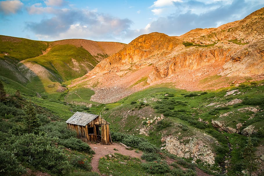 photo of house on mountain, hut on mountain slope, landscape HD wallpaper