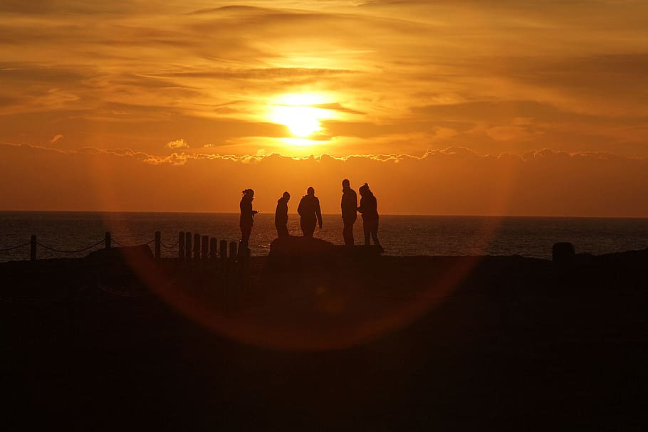 sun, the sky, silhouette, sunset, sea, water, group of people HD wallpaper