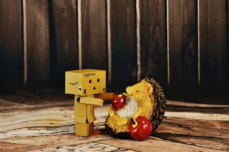 figures, danbo, hedgehog, apple, cute, funny, wood - Material HD wallpaper