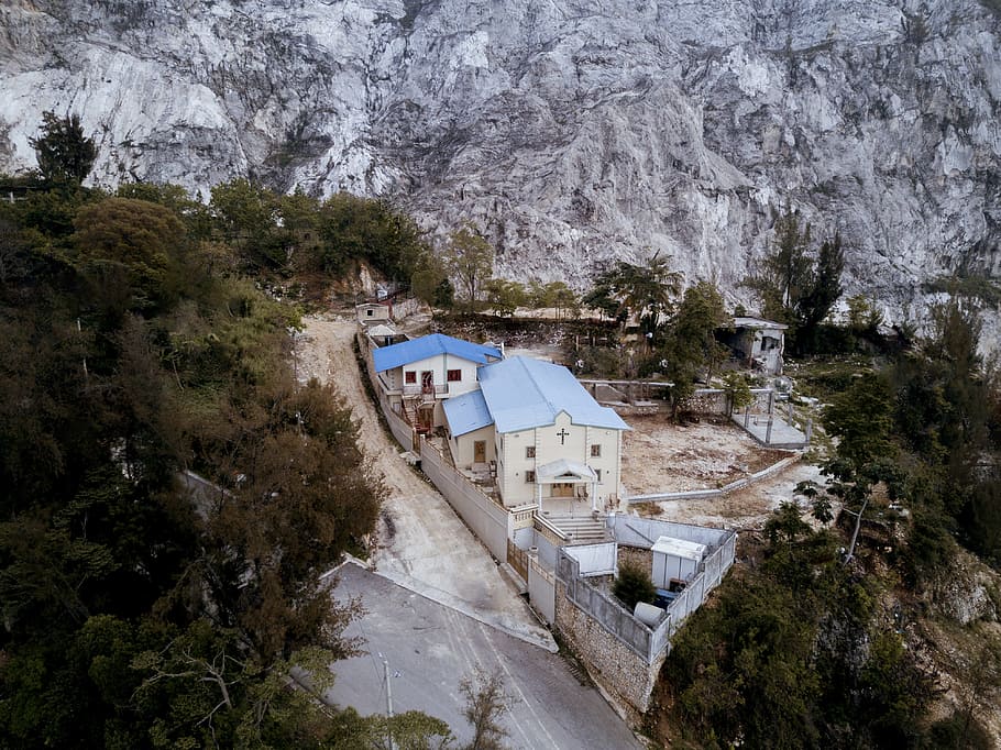 aerial view of church near rock cliff, aerial view of church HD wallpaper