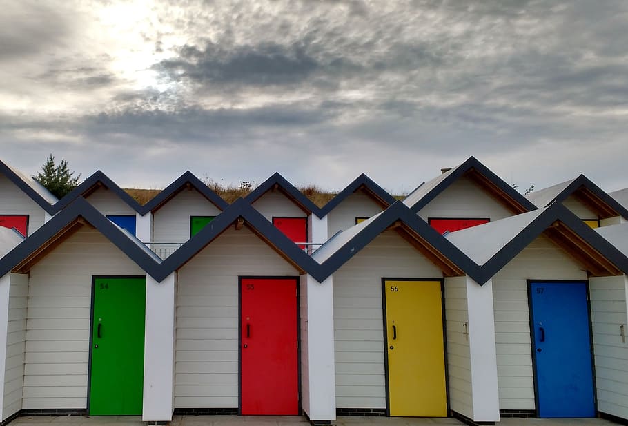 beach huts, seaside, cloud - sky, built structure, architecture HD wallpaper