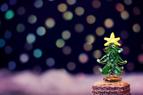 tilt shift lens photography of christmas tree glass figurine HD wallpaper
