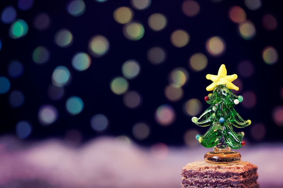 tilt shift lens photography of christmas tree glass figurine HD wallpaper