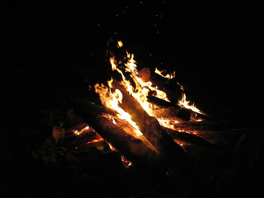 fire, flame, night, yellow, burn, wood fire, heat, embers, heiss HD wallpaper