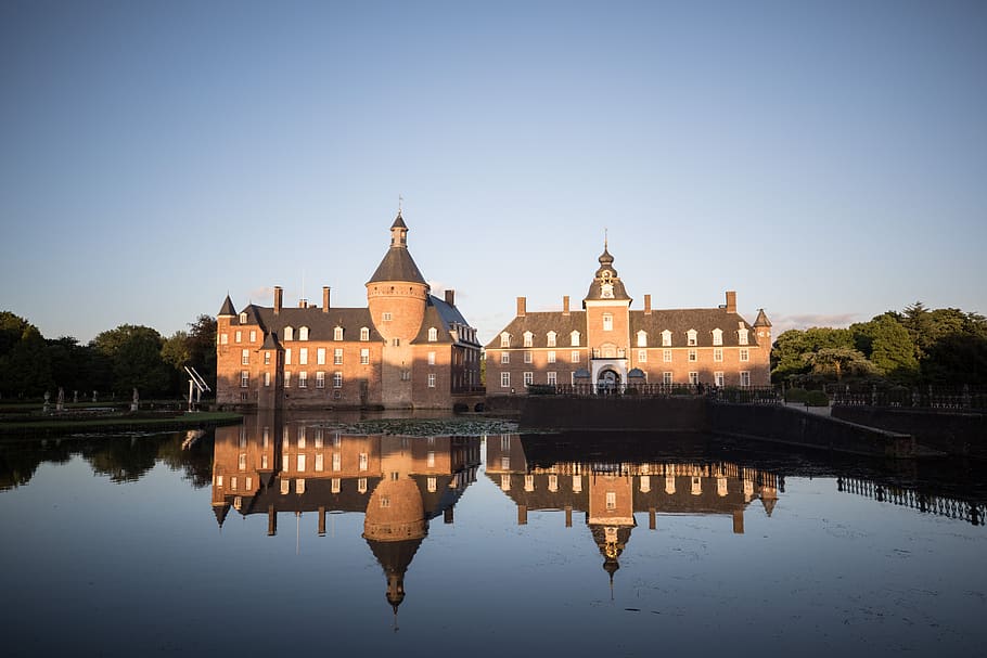 Иссельбург. Архитектура отражение в воде бесплатное фото. "Munsterland" Germany.