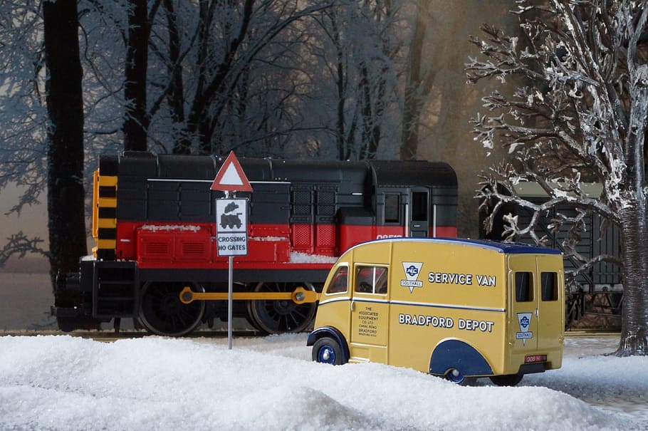 model train, model railway, winter, england, gb, crossing, level crossing HD wallpaper