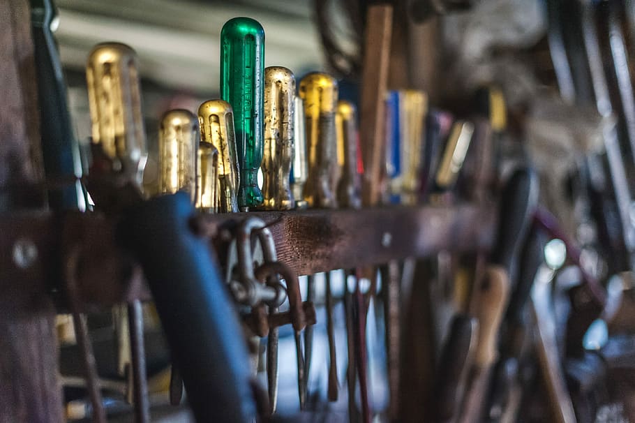 screwdrivers on rack, closeup photo of screwdrivers, tools, workshop HD wallpaper