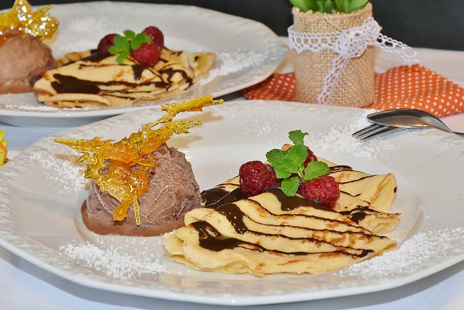 round ceramic plate, pancakes, eispalatschinken, ice, chocolate HD wallpaper