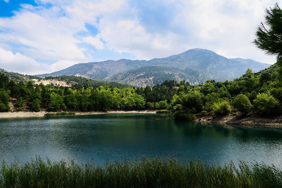 mountain, trees, grass, green, nature, plant, lake, water, sky HD wallpaper