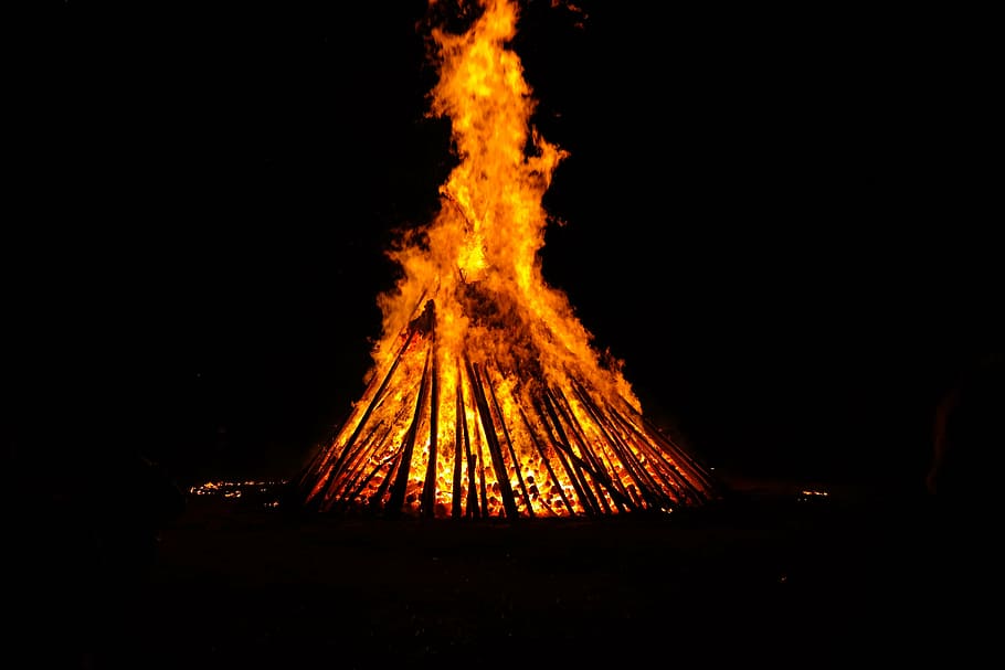 blazing bonfire, fire circle, hot, heat, burn, flame, midsummer HD wallpaper