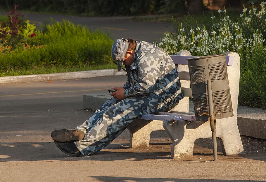 security guard, bench, sleeps, park, morning, one person, real people HD wallpaper
