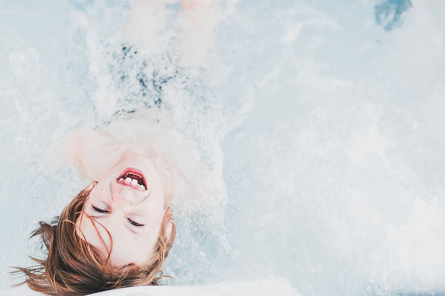 high-angle of kid playing with water, boy on body of water, child HD wallpaper