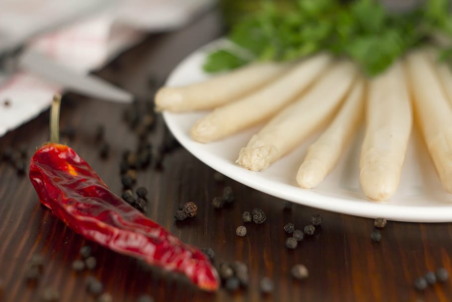 paprika, asparagus, plate, pepper, cutlery, food and drink HD wallpaper