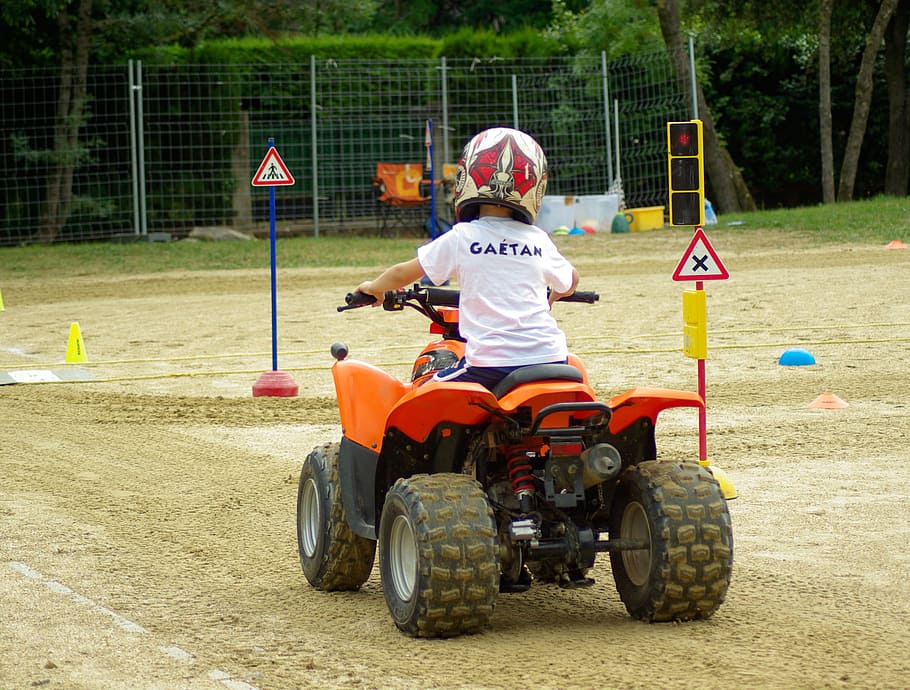 quad, the highway code, driver, panels, sport, real people HD wallpaper