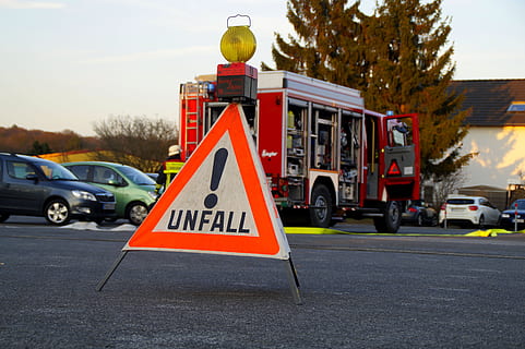 Unfall road sign, Accident, Fire, Rescue, Fire Truck, use, helm HD wallpaper