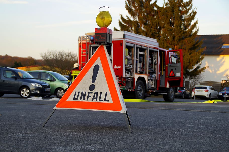 Unfall road sign, Accident, Fire, Rescue, Fire Truck, use, helm HD wallpaper