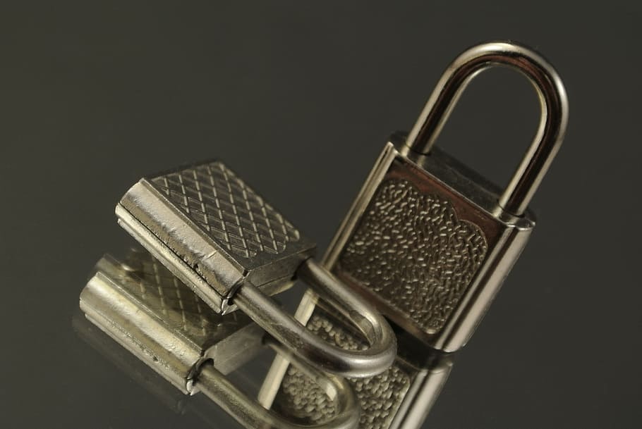 Castles, Lock, Key, studio shot, no people, black background HD wallpaper