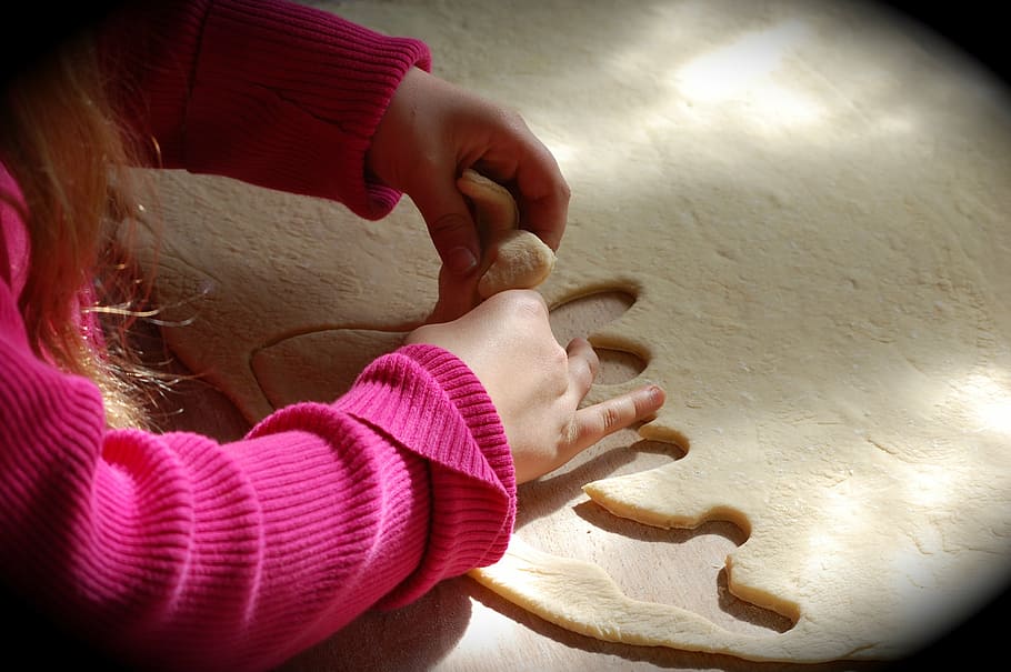 bake, fun, bakery, sweet pastry, cute, figure, baked, human hand HD wallpaper