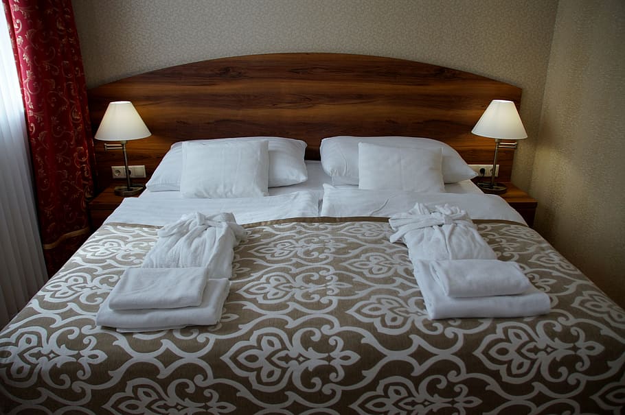 blankets, towels, bathrobe, and pillows on bed, room, hotel HD wallpaper