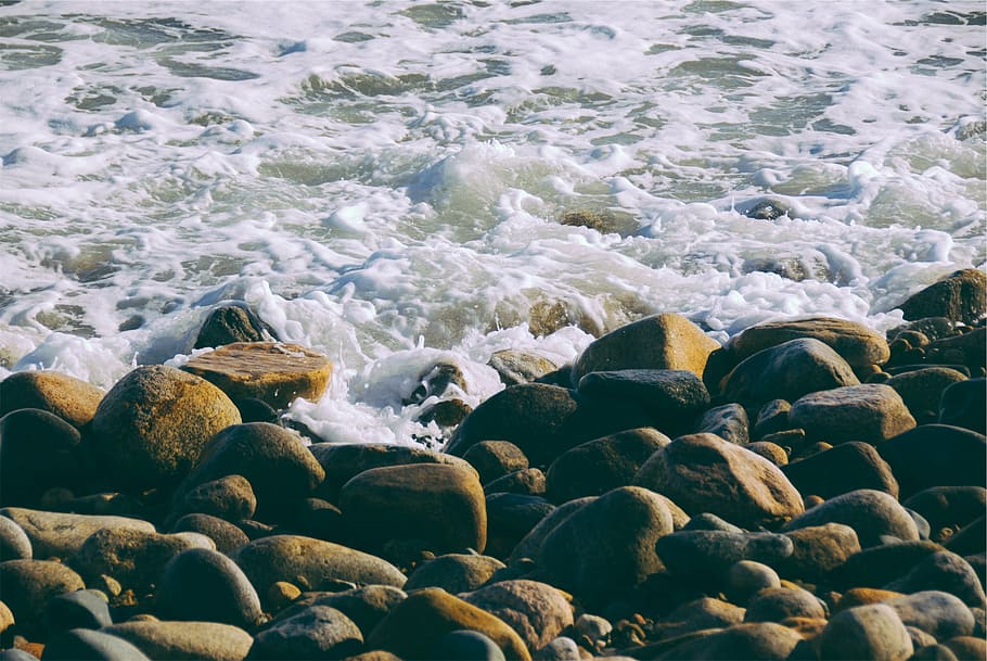seawaves near black rocks at daytime, photography, beach, stones HD wallpaper