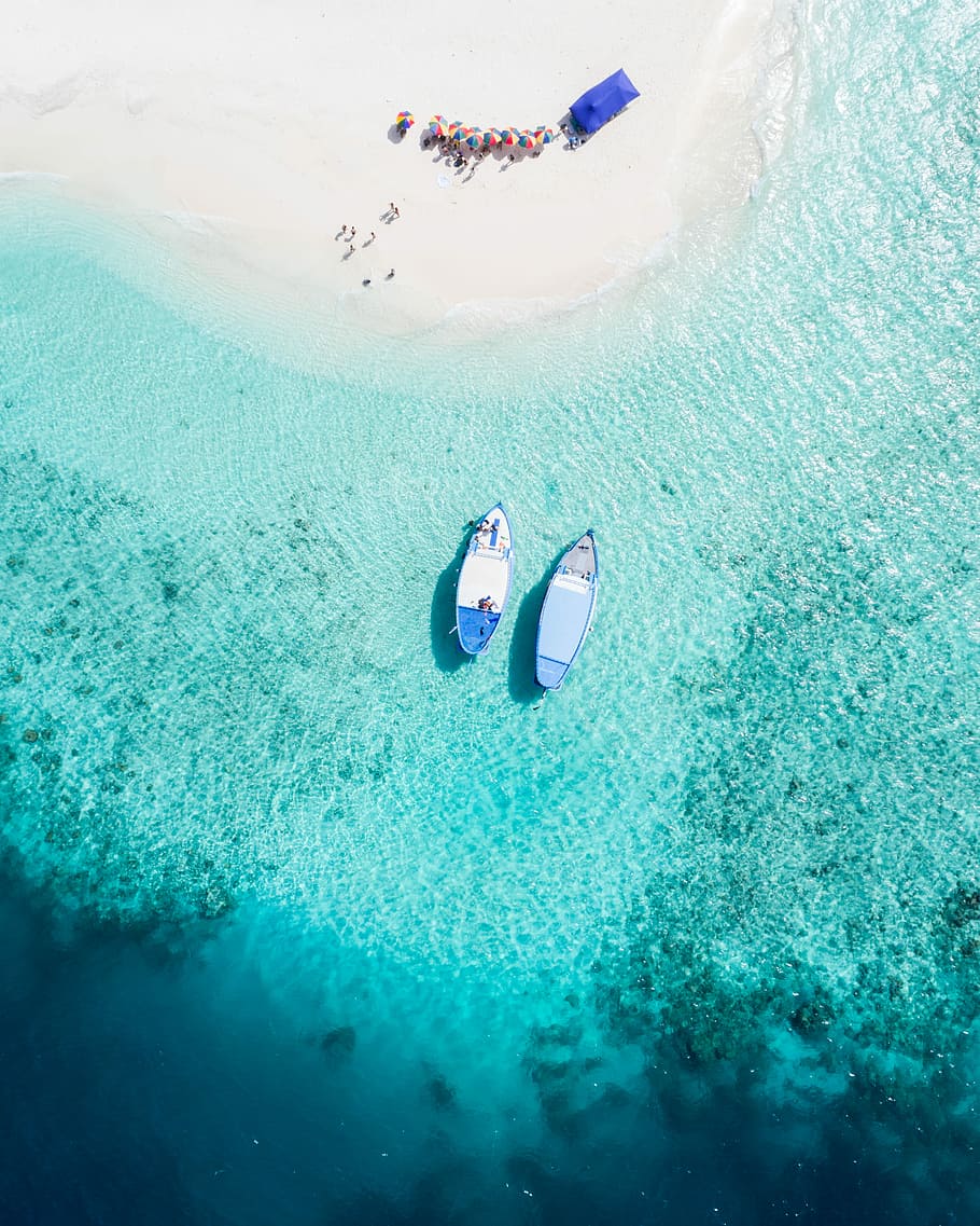 aerial view of two blue boats, top view photo of two blue boat on body of water HD wallpaper
