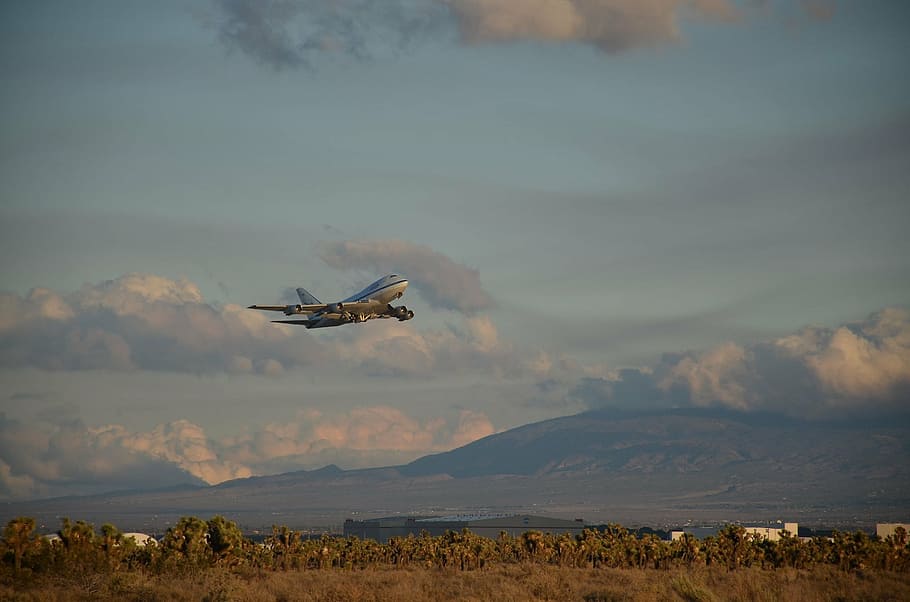 flying airplane during daytime, jetliner, takeoff, boeing 747sp, HD wallpaper