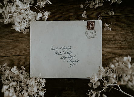 flat view of invitation card, white printed envelope on brown wooden table HD wallpaper